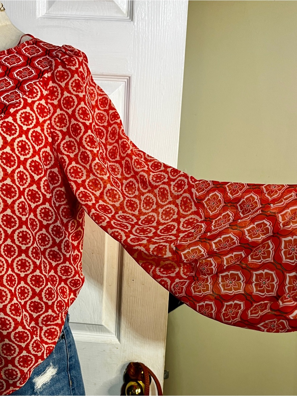 Maison d’Amelie Wms Red Chiffon Sheer Motif Balloon Sleeve Pleated Boho Top M - Picture 4 of 12